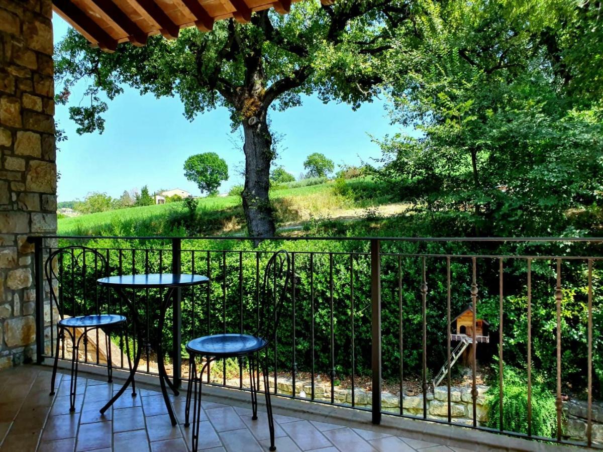 Hostal Residenze L'Alberata Collazzone Exterior foto
